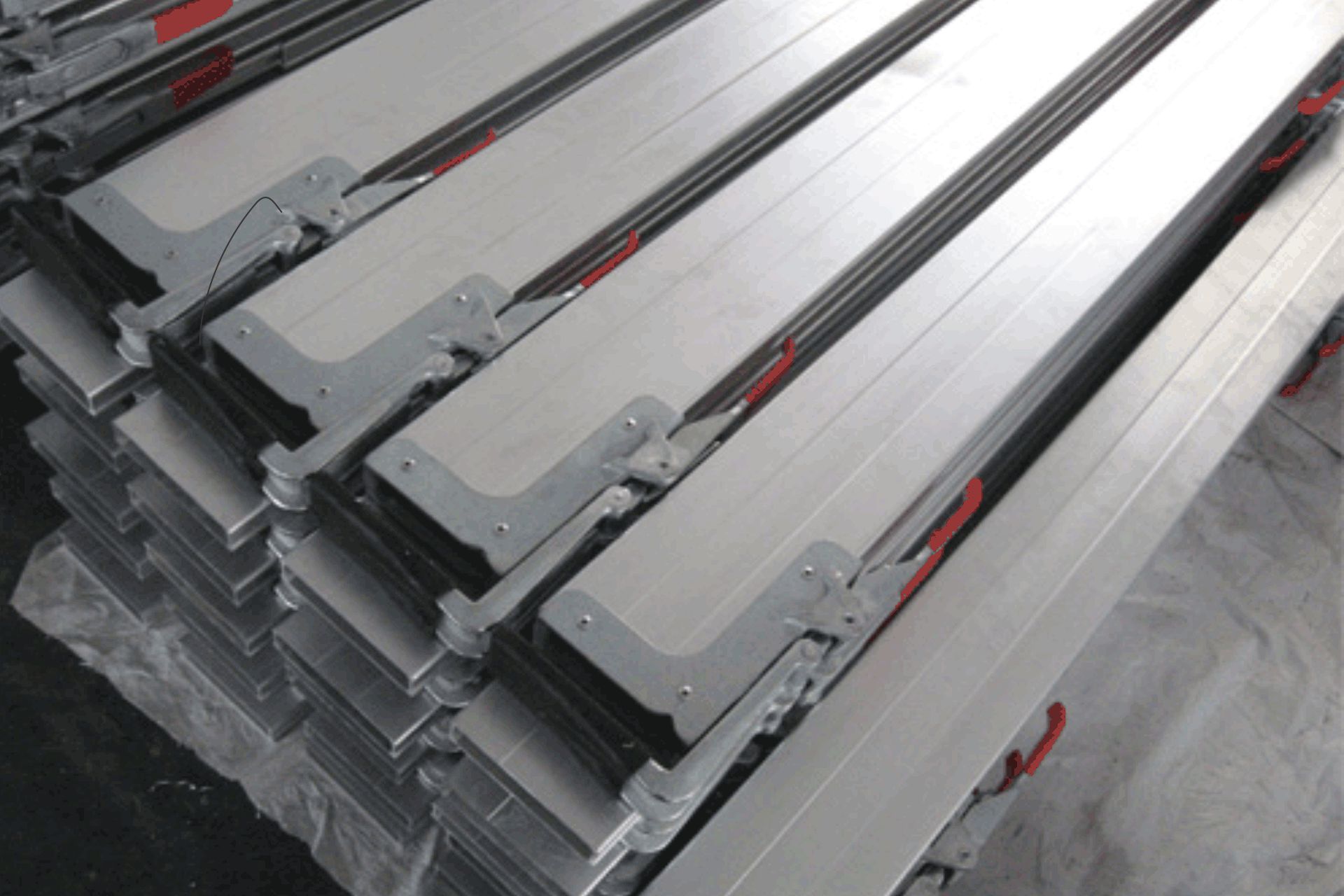 Parting Wall Lock / Cargo Planks